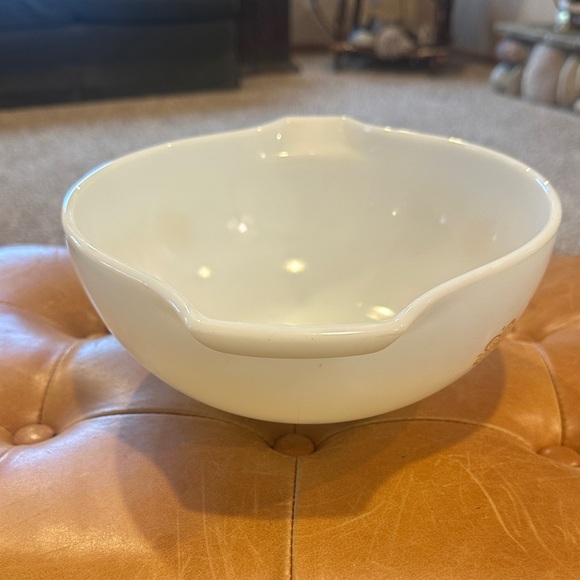 Vintage Pyrex 443 2.5 quart casserole dish gold floral milk glass no lid - Picture 2 of 7